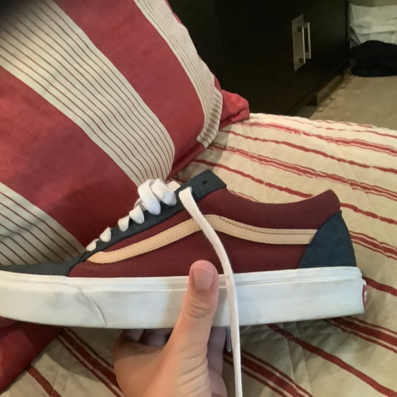 Vans - Picture 3 of 5